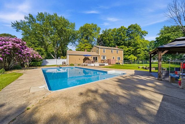 652 Old Post Rd, North Attleboro, MA 02760