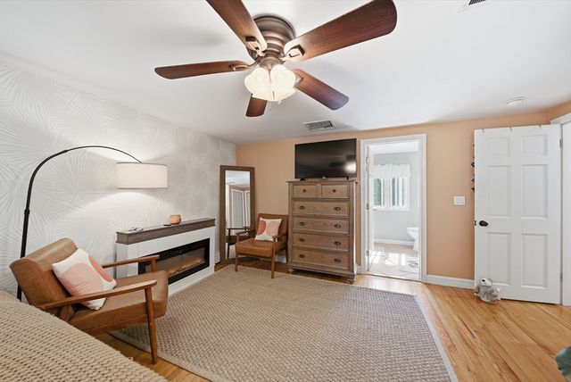 652 Old Post Rd, North Attleboro, MA 02760
