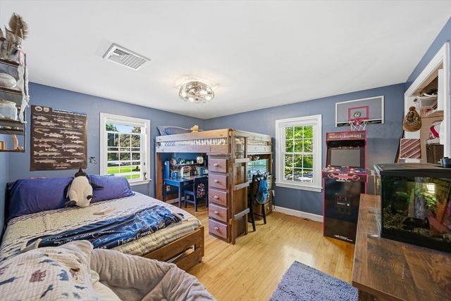 652 Old Post Rd, North Attleboro, MA 02760