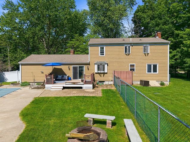 652 Old Post Rd, North Attleboro, MA 02760