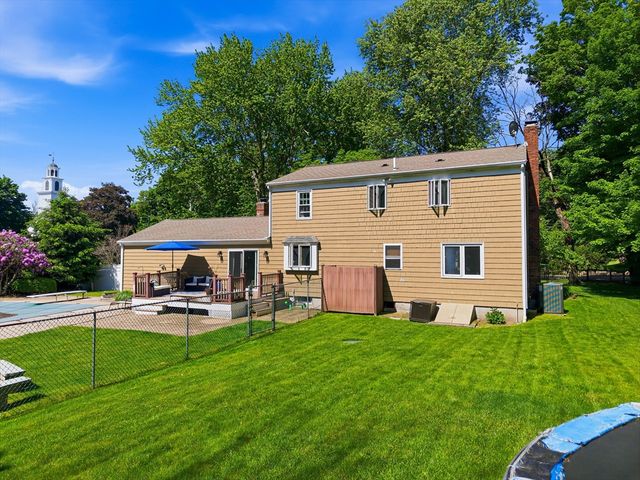 652 Old Post Rd, North Attleboro, MA 02760
