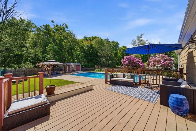 652 Old Post Rd, North Attleboro, MA 02760