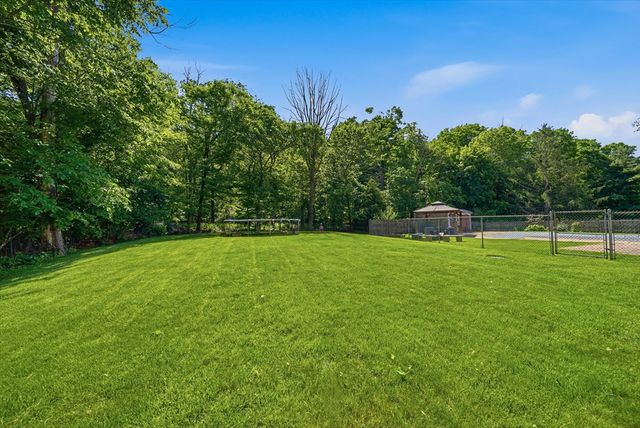 652 Old Post Rd, North Attleboro, MA 02760