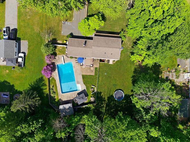 652 Old Post Rd, North Attleboro, MA 02760