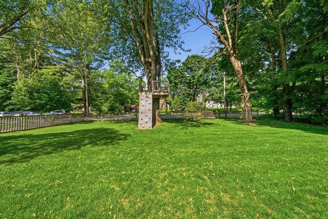 652 Old Post Rd, North Attleboro, MA 02760