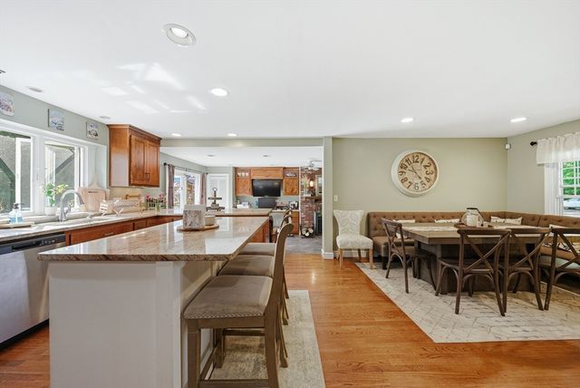 652 Old Post Rd, North Attleboro, MA 02760