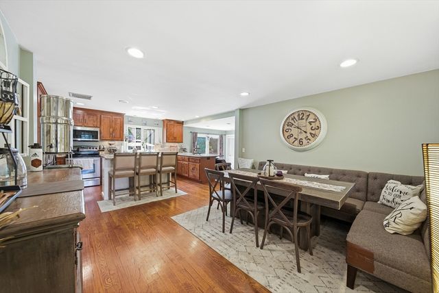 652 Old Post Rd, North Attleboro, MA 02760