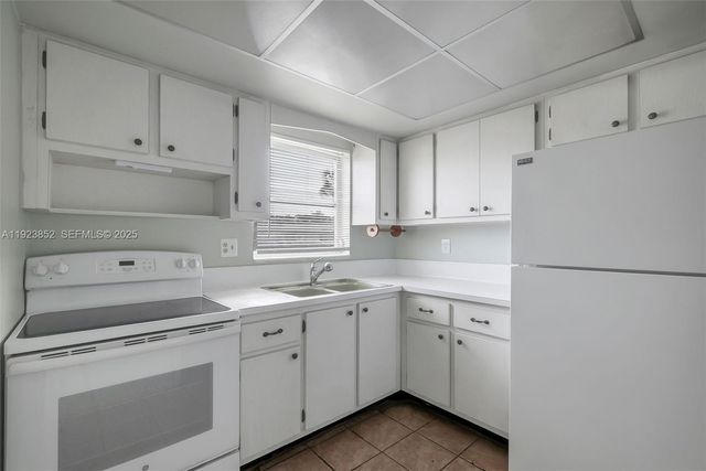 2854 E Crosley Dr E J, West Palm Beach, FL 33415