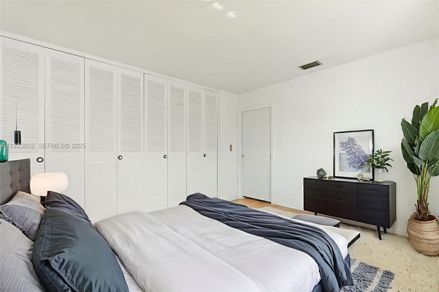 2854 E Crosley Dr E J, West Palm Beach, FL 33415