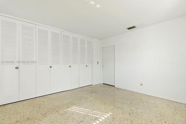 2854 E Crosley Dr E J, West Palm Beach, FL 33415