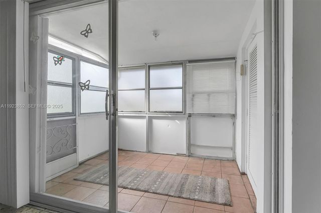 2854 E Crosley Dr E J, West Palm Beach, FL 33415