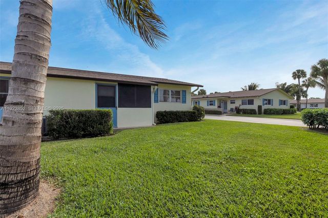 2854 E Crosley Dr E J, West Palm Beach, FL 33415