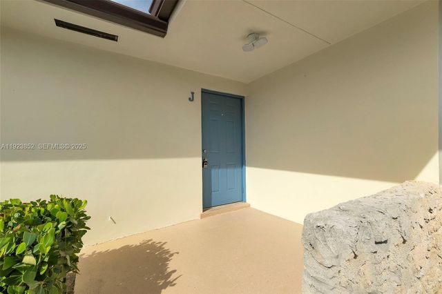 2854 E Crosley Dr E J, West Palm Beach, FL 33415