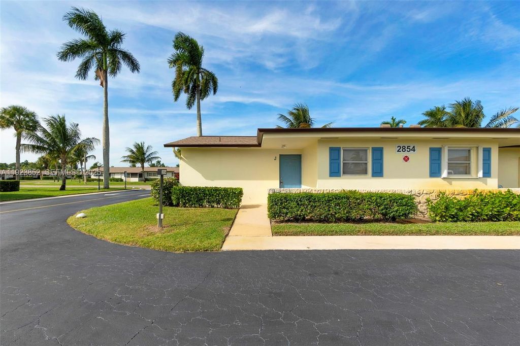 2854 E Crosley Dr E J, West Palm Beach, FL 33415