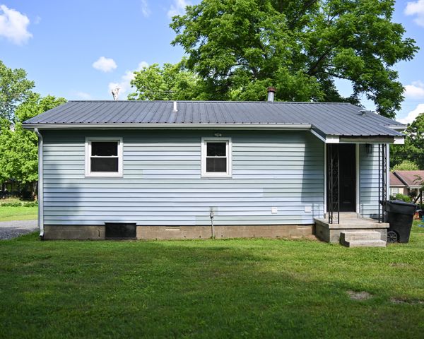 808 S Franklin St, Tullahoma, TN 37388