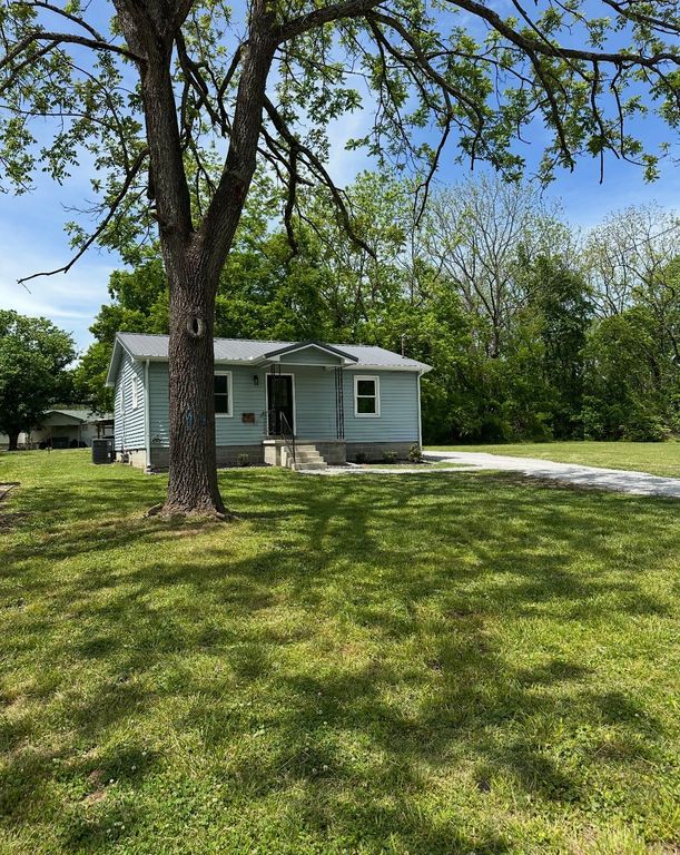 808 S Franklin St, Tullahoma, TN 37388
