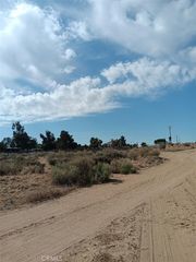 6727 Coyote Road, Phelan, CA 92371