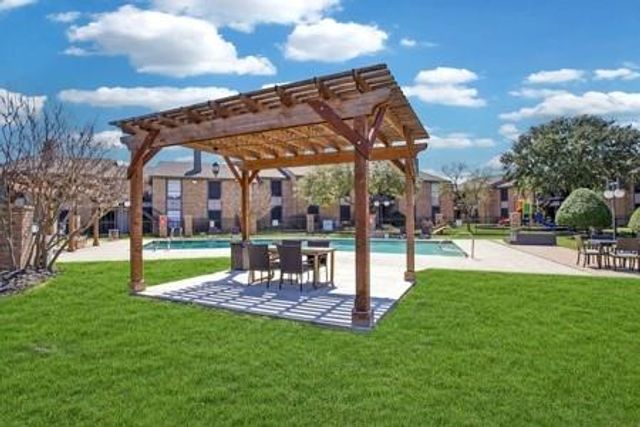 500 E Loop 820 606, Fort Worth, TX 76112