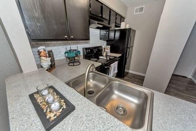 500 E Loop 820 606, Fort Worth, TX 76112