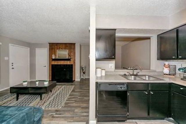500 E Loop 820 606, Fort Worth, TX 76112