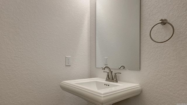 3034 Eagle Rise, San Antonio, TX 78245