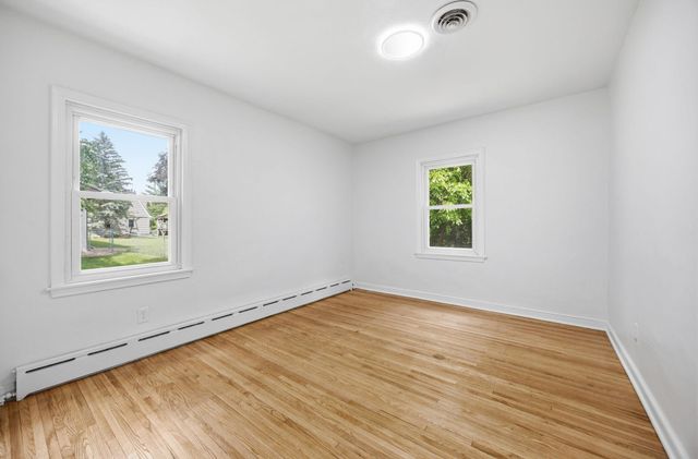 445 Lark Avenue E, Maplewood, MN 55117