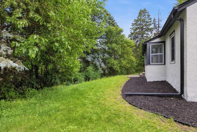 445 Lark Avenue E, Maplewood, MN 55117