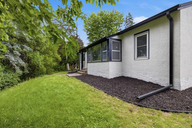 445 Lark Avenue E, Maplewood, MN 55117