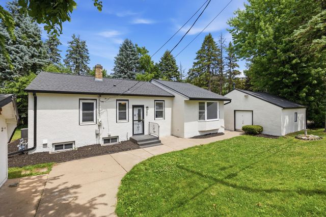 445 Lark Avenue E, Maplewood, MN 55117
