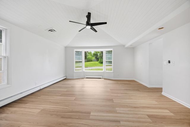 445 Lark Avenue E, Maplewood, MN 55117