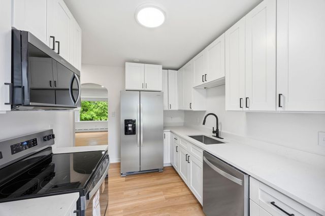 445 Lark Avenue E, Maplewood, MN 55117
