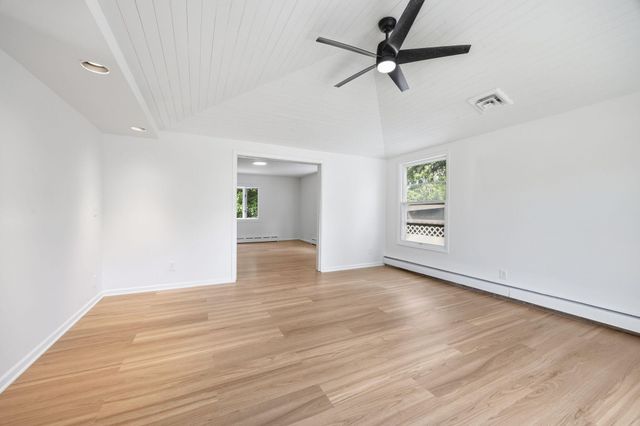 445 Lark Avenue E, Maplewood, MN 55117