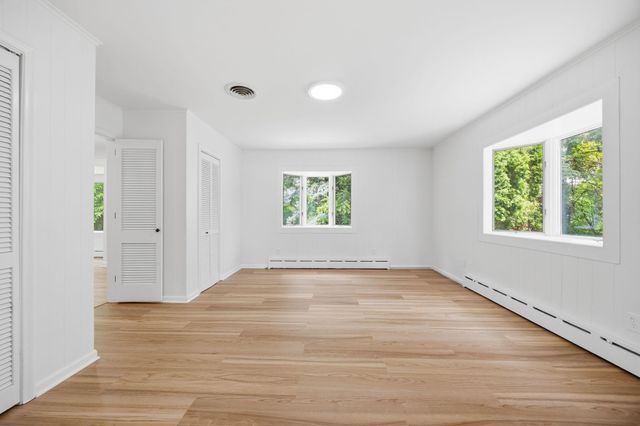 445 Lark Avenue E, Maplewood, MN 55117