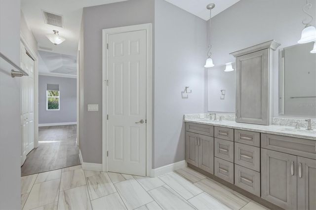 4290 VIA DEL VILLETTI DRIVE, Venice, FL 34293