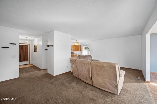 384 Southwood Drive, Perrysburg, OH 43551