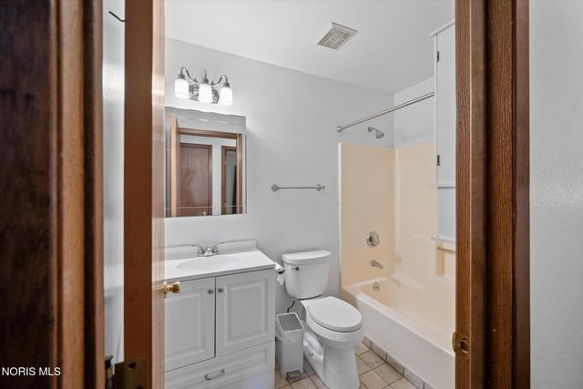 384 Southwood Drive, Perrysburg, OH 43551