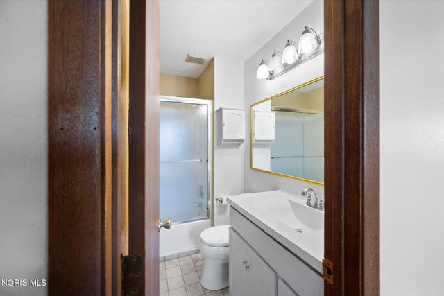 384 Southwood Drive, Perrysburg, OH 43551