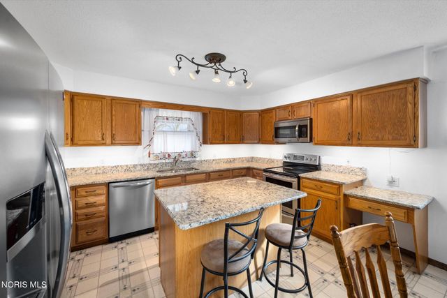 384 Southwood Drive, Perrysburg, OH 43551