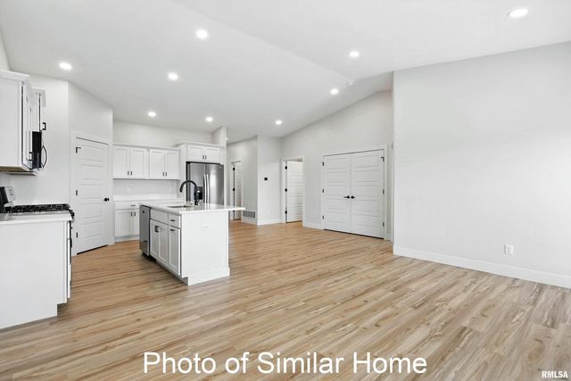 418 N 2ND Avenue, Eldridge, IA 52748