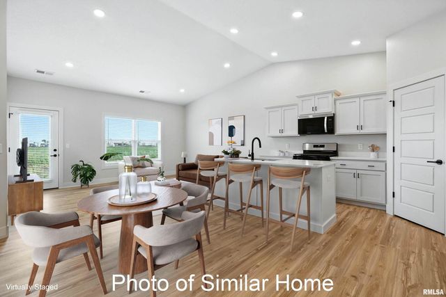 418 N 2ND Avenue, Eldridge, IA 52748