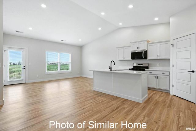 418 N 2ND Avenue, Eldridge, IA 52748