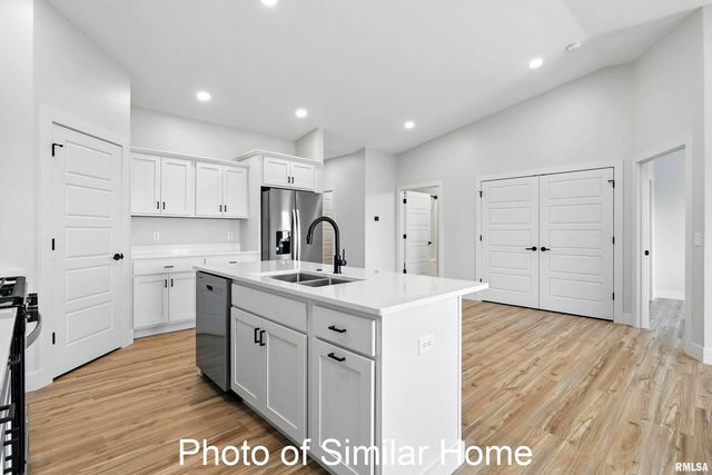 418 N 2ND Avenue, Eldridge, IA 52748