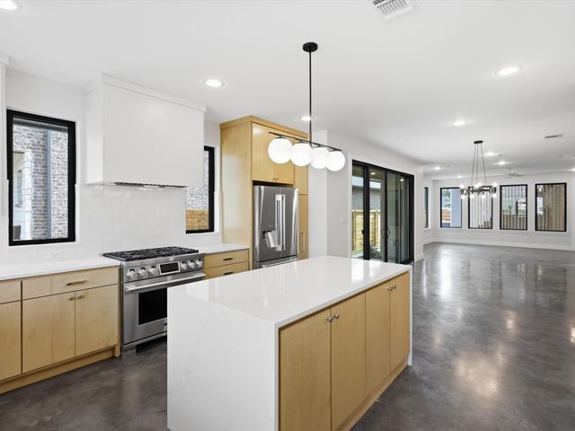 5141 Byers Avenue, Fort Worth, TX 76107