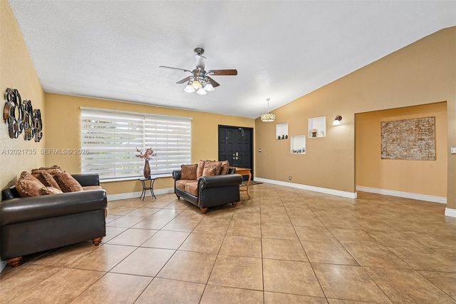 483 NW 107th Ave, Coral Springs, FL 33071