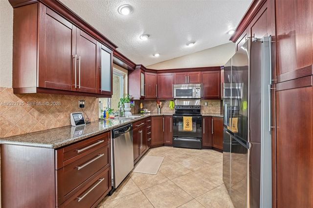 483 NW 107th Ave, Coral Springs, FL 33071