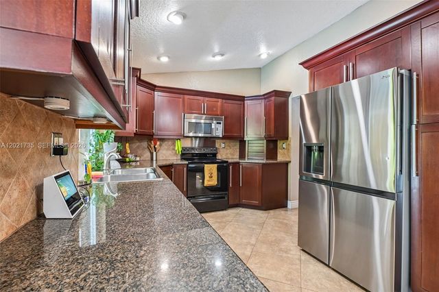 483 NW 107th Ave, Coral Springs, FL 33071