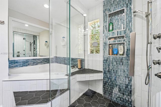 483 NW 107th Ave, Coral Springs, FL 33071