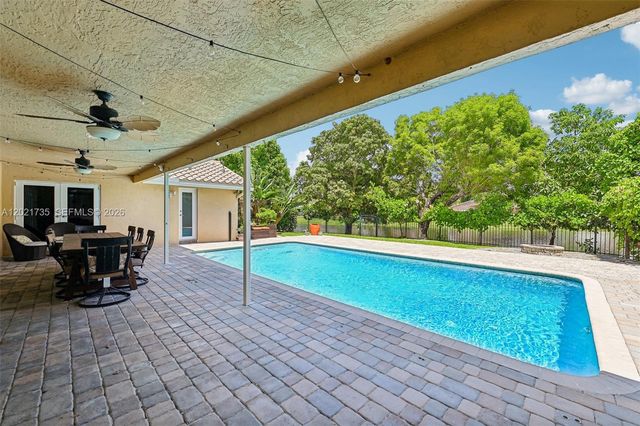 483 NW 107th Ave, Coral Springs, FL 33071