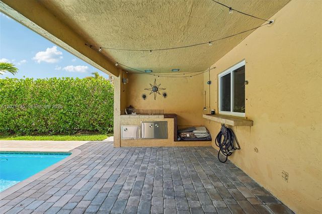 483 NW 107th Ave, Coral Springs, FL 33071