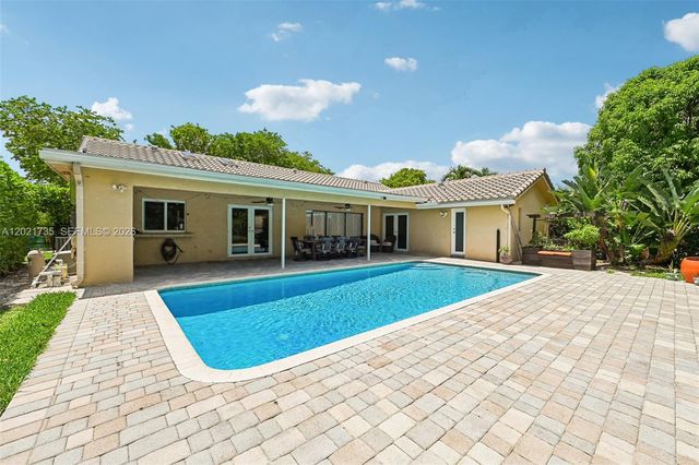 483 NW 107th Ave, Coral Springs, FL 33071
